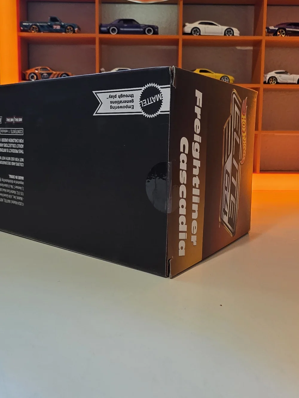 Mattel Hot Wheels Elite 64 Freightliner Cascade